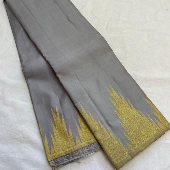 Pure Kajiveram silk saree with temple border - Picture 3 of 4